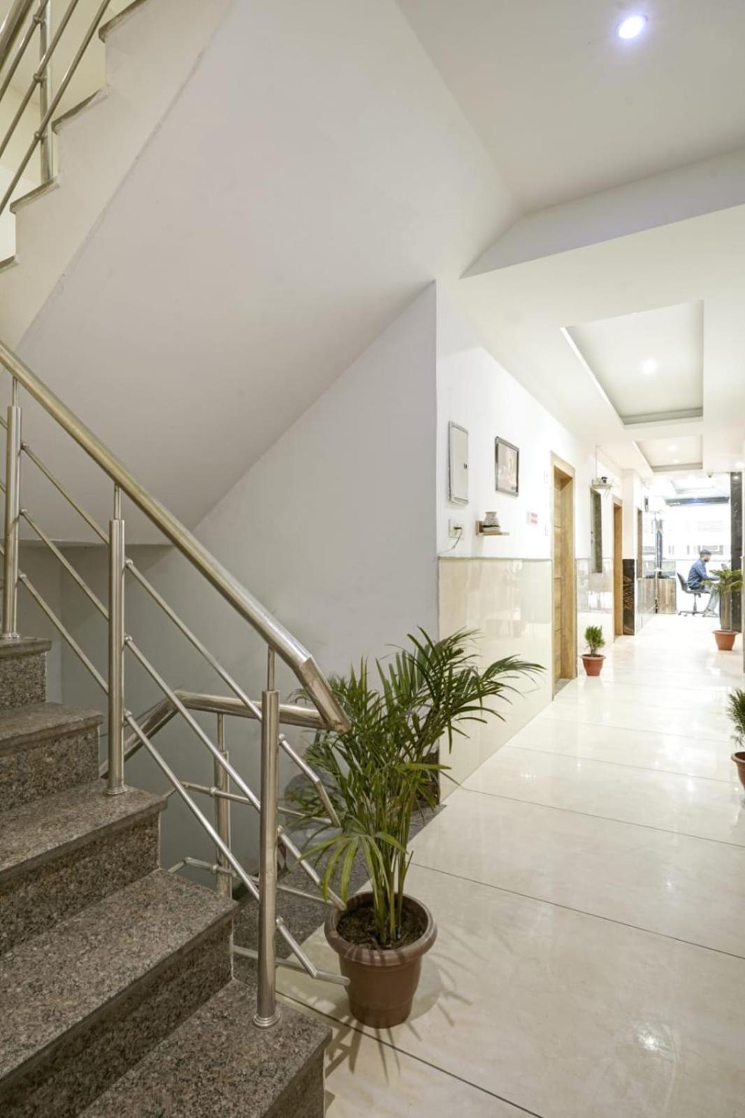 City Lite Near Igi Delhi Airport 4*